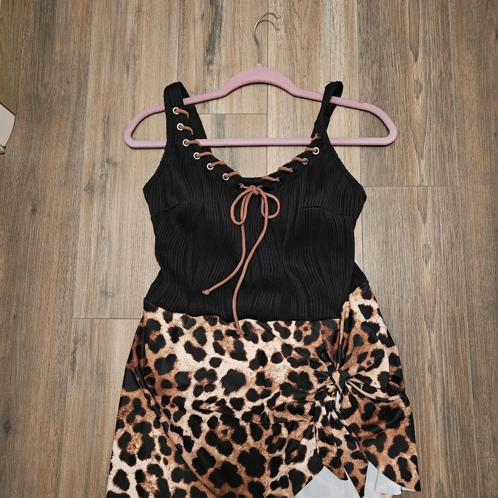 Black Leopard Print Lace-Up One Piece Swimsuit